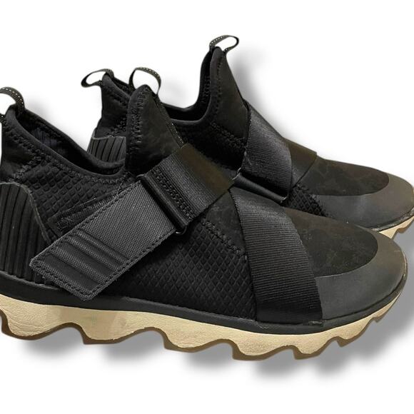 Size 10 Women's' SOREL KINETIC Waterproof Black And Cream Strap Ankle Boot/Shoe - Picture 1 of 12
